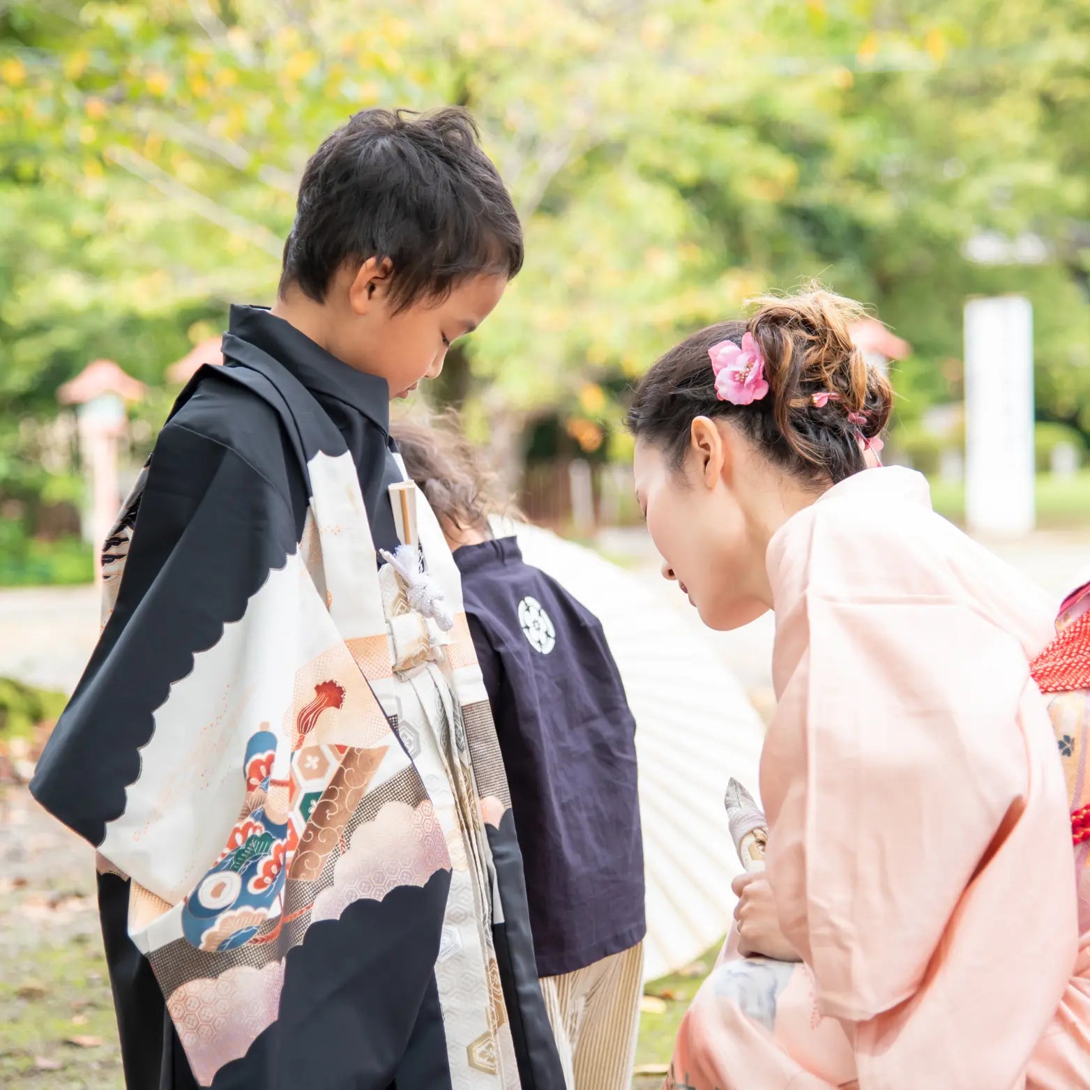 七五三で親にふさわしい服装は?ポイントや注意点からおすすめコーデまで紹介