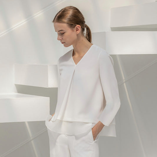 NEW CLASSIC ELEGANCE Vネック ブラウス