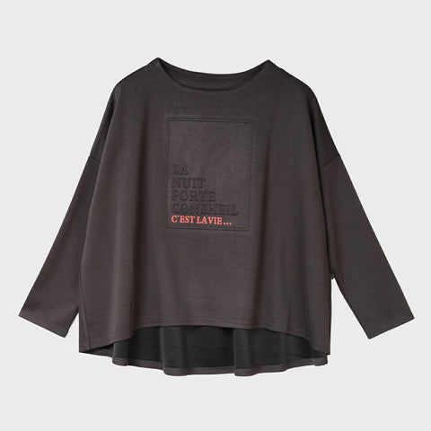 【手洗い可】立体ロゴモチーフ ロングTシャツ